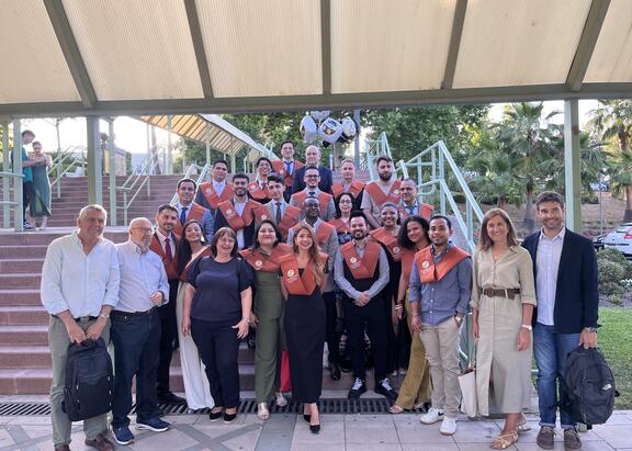 Estudiantes graduados, junto con el profesorado responsable del Máster Universitario en Energías Renovables de la Universidad de Jaén