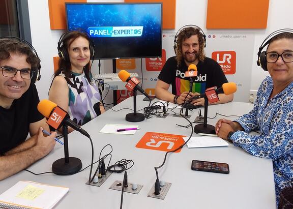 Manuel Pulido Martos, Esther López Zafra, Julio Ángel Olivares Merino y Pilar Berrios Martos, en los estudios de UniRadio Jaén