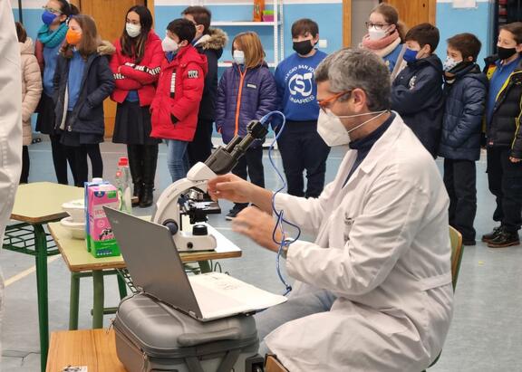 Una de la actividades de la 'Escuela de la Ciencia' de la UJA