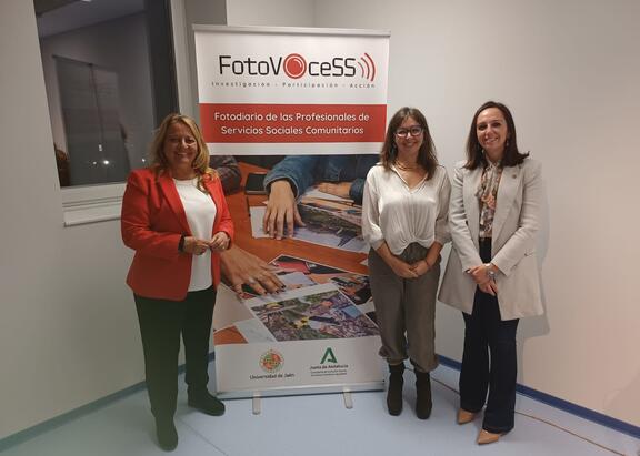 Inauguración de la exposición fotográfica 'FotovoceSS: Foto-diario del personal profesional de los Servicios Sociales Comunitarios'