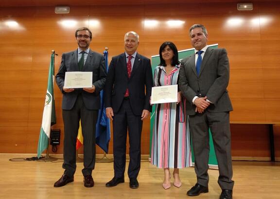 El Rector, a la izquierda, junto al consejero de Educación y Deporte.