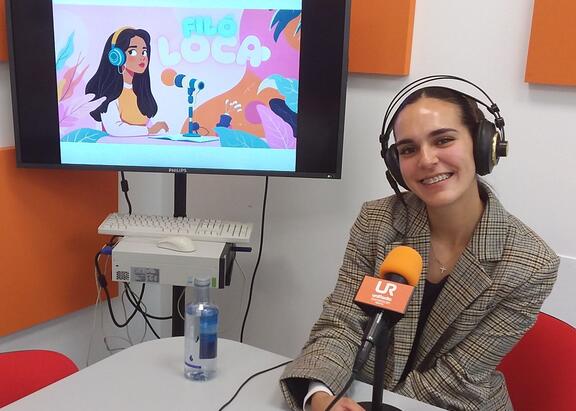 Ana Hombrado Gallego, en los estudios de UniRadio Jaén