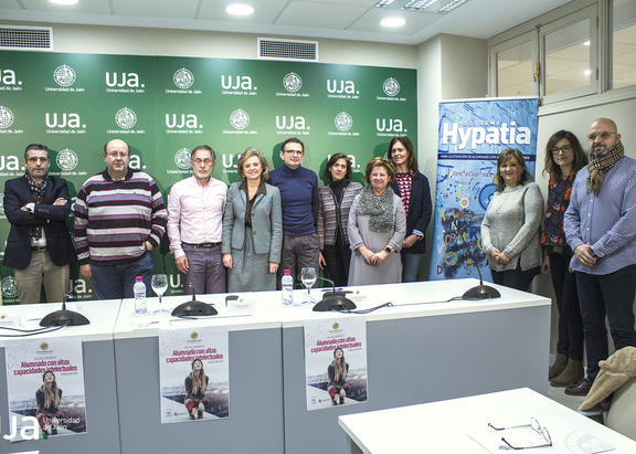 Representantes de la UJA y de la Delegación de Educación de la Junta de Andalucía. Foto: María Isabel Arias