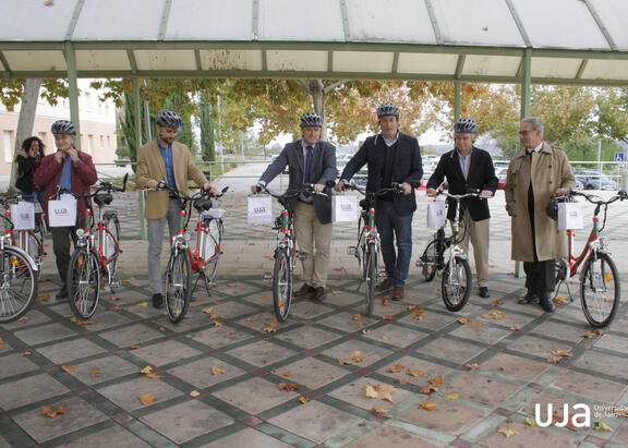 Momento de la presentación de las bicicletas