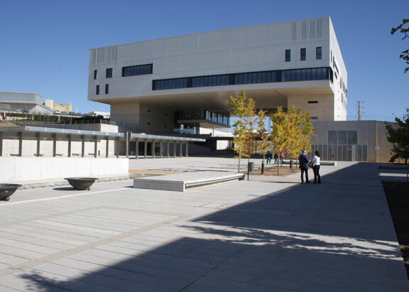 Imagen del Edificio de Servicios Generales de la EPSL en el Campus Científico-Tecnológico de Linares.