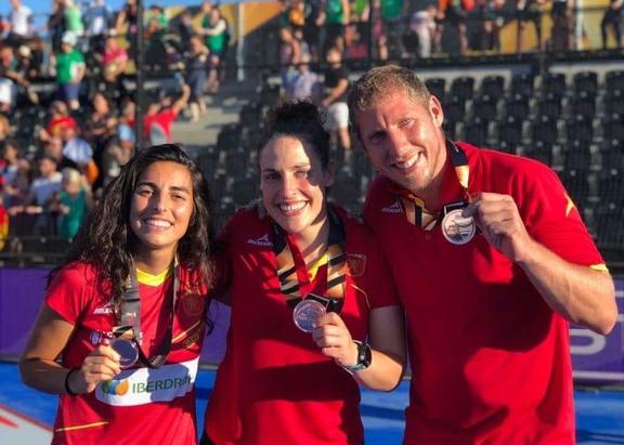 Carmen Cano, María de los Ángeles Ruiz y Alberto Ruiz, con el bronce del Mundial de Londres.