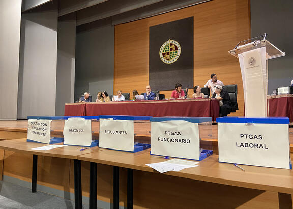 Urnas en la que se depositaron los votos.