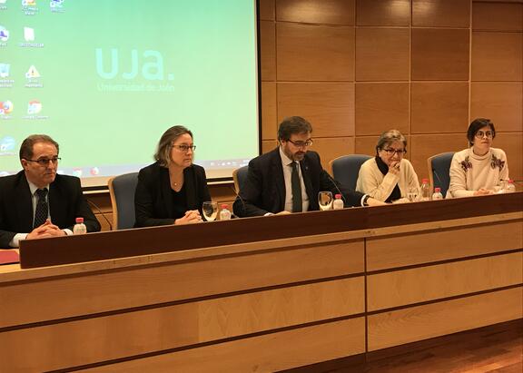De izquierda a derecha: José Antonio López García, Isabel Ramos Vázquez, Juan Gómez Ortega, Elisa Pérez Vera y Susana Ruiz Seisdedos.