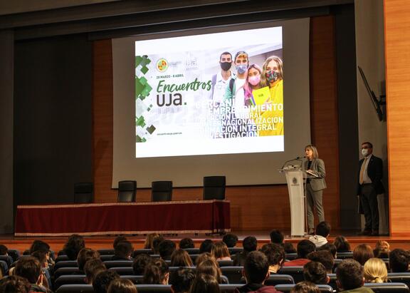 Recepción a cargo de la Vicerrectora de Estudiantes en el Aula Magna del Campus Las Lagunillas.
