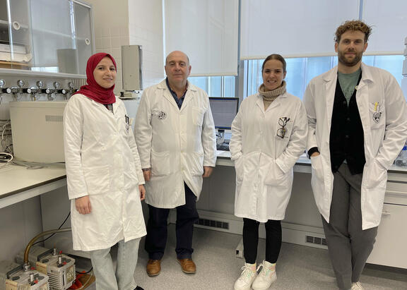 Equipo FQM-323 de la Universidad de Jaén, autor del artículo. Foto: Fundación Descubre.