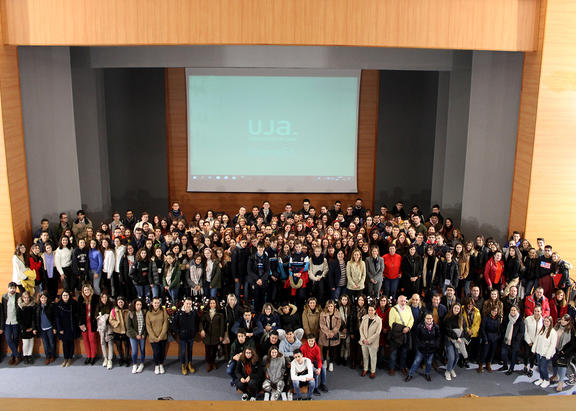 Foto de familia con el alumnado y profesorado participante.