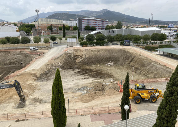 Obras de construcción del Edificio I+D+i y TIC en el Campus Las Lagunillas.