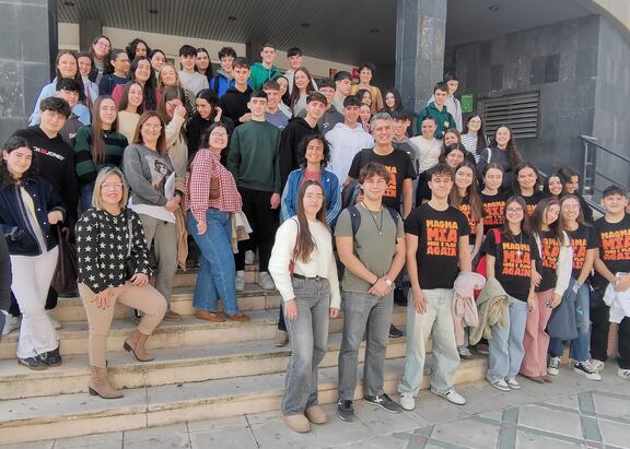 Fotografía de grupo de la XIV Olimpiada de Geología, celebrada en el Campus Las Lagunillas de la Universidad de Jaén
