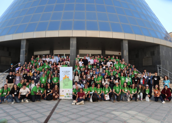 Foto de grupo con participantes en la Fase Nacional de la Olimpiada Española de Geología.