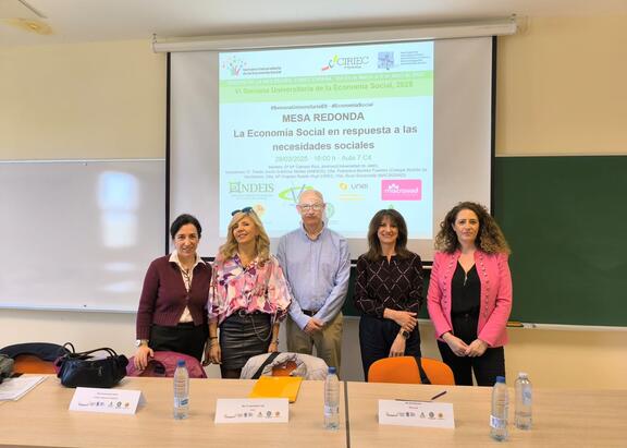 Participantes en la mesa redonda sobre ‘La Economía Social en respuesta a las necesidades sociales’.