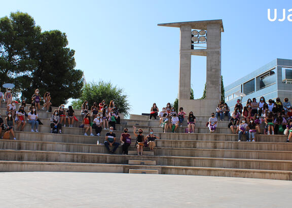 Participantes en el Campus de Verano GEM 2021, en la Plaza de los Pueblos del Campus Las Lagunillas.