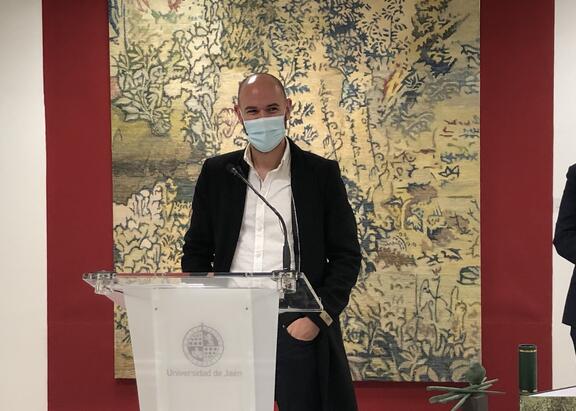 Federico Miró, tras recibir su galardón.