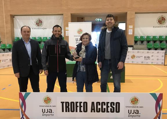Entrega de Trofeo a la Deportividad. En la imagen, Antonio Damas, José Antonio Tena, María Dolores Rincón y Francisco Molina.