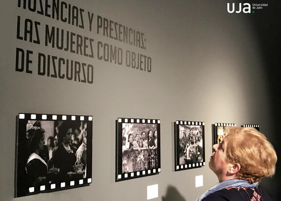 La muestra del NO-DO puede verse en la Antigua Escuela de Magisterio hasta el 9 de mayo.