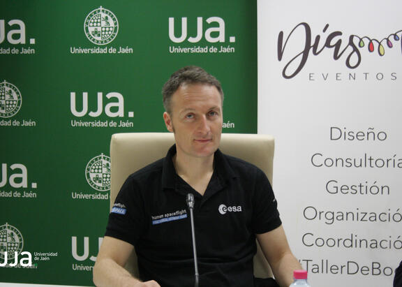 Matthias Maurer, durante la rueda de prensa de hoy, en la UJA