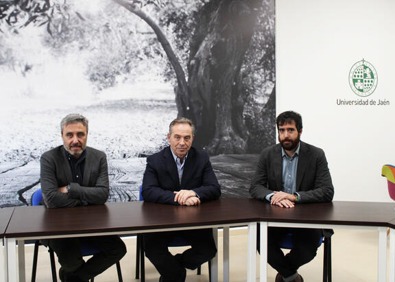 Juan Bautista Barroso, en el centro, junto con Francisco José Torres y Pablo Cano. Fotografía: Mayte Hernández