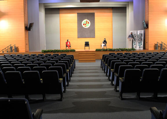Aspecto del Aula Magna del Campus Las Lagunillas, en la Jornada virtual de recepción de estudiantes de nuevo ingreso