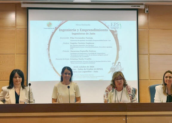 De izquierda a derecha, Ángeles Verdejo, Macarena Espinilla, Pilar Fernández y Cristina Merlo.