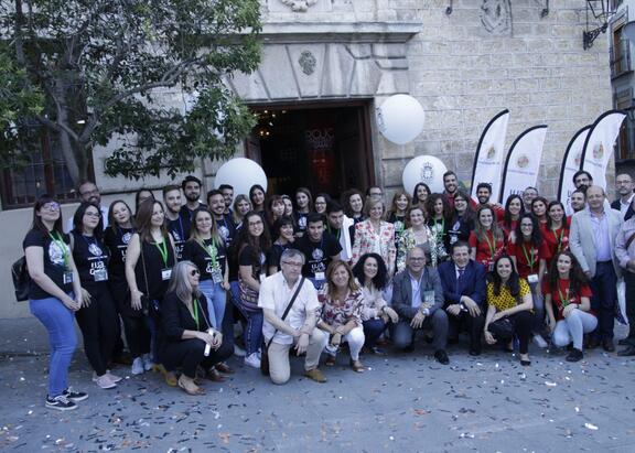 Foto de familia de la inauguración oficial de La Noche en Blanco