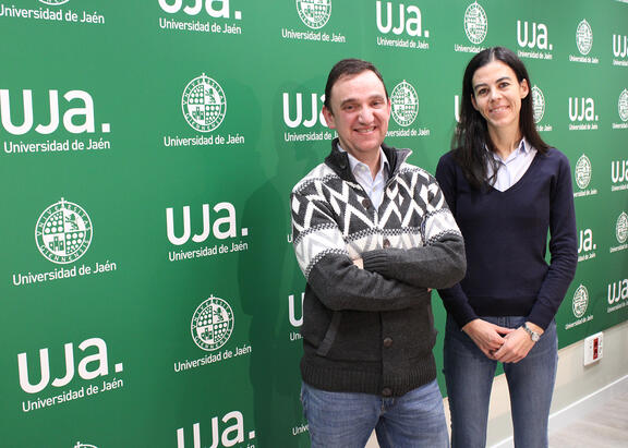Los investigadores de la UJA Luis Martínez y Rosa Mª Martinez.