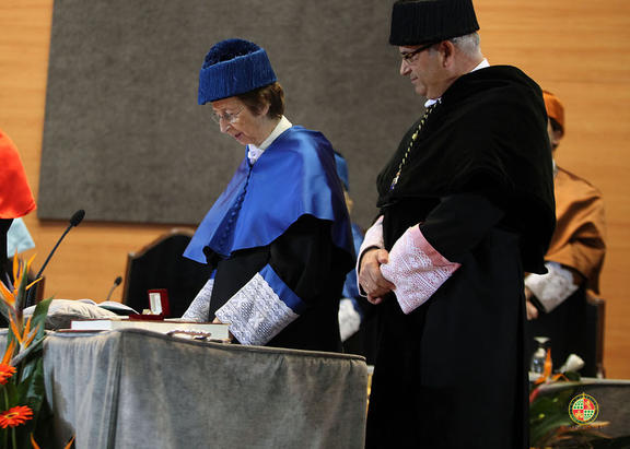 Investidura de Margarita Salas como Doctor Honoris Causa de la UJA en 2012.