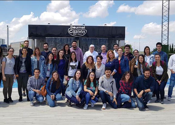 Alumnado y profesorado, durante la visita a la empresa