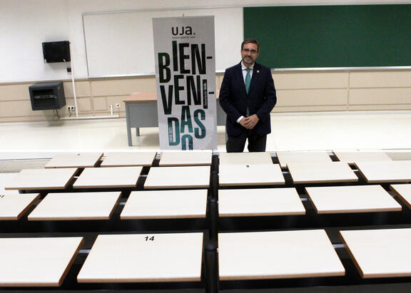 El Rector de la UJA, en un aula del Campus Las Lagunillas