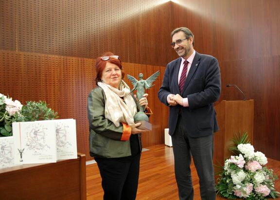 La escritora Fanny Rubio y el Rector de la UJA Juan Gómez.