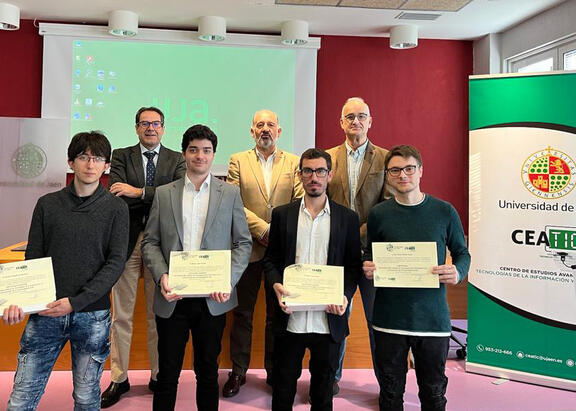 Foto de familia con los premiados