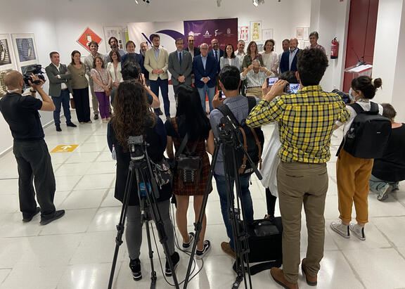 Foto de familia de los organizadores y colaboradores de 'Noches en Blanco'.