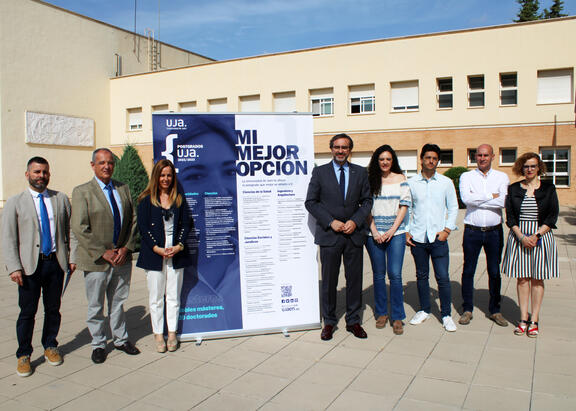 De izquierda a derecha: Antonio Martínez Amat, Antonio Miguel Gálvez del Postigo Ruiz, Eva María Murgado Armenteros, Juan Gómez Ortega, Luisa María Parra Cabrera, Javier Moral Armenteros, José Sáenz Gómez e Hikmate Abriouel Hayani.