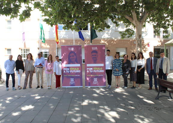 Momento del lanzamiento de la Campaña de Grados y Dobles Grados UJA 2023-2024.