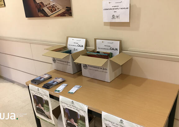 Punto de recogida de libros, en el Campus Las Lagunillas