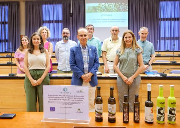 Asistentes a la primera reunión del G.O. FEONOLIVA, celebrada en la UJA.