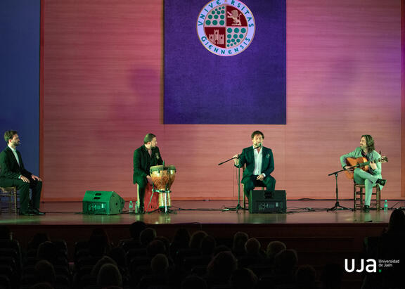 Momento del recital en el Aula Magna del Campus Las Lagunillas