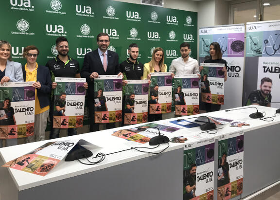 Momento de la presentación en rueda de prensa de la Campaña de Grados y Dobles Grados de la UJA