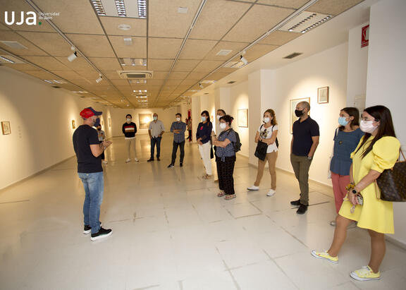Momento de la visita guiada. Fotografía: Fernando Mármol