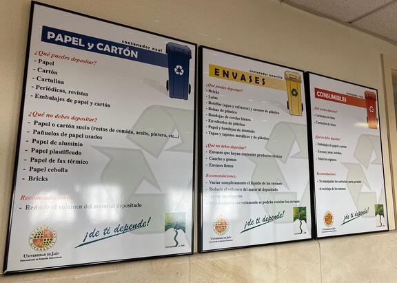 Cartelería informativa permanente sobre reciclaje en la UJA.