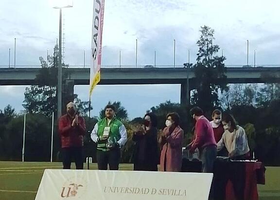 Momento de la entrega del segundo premio.