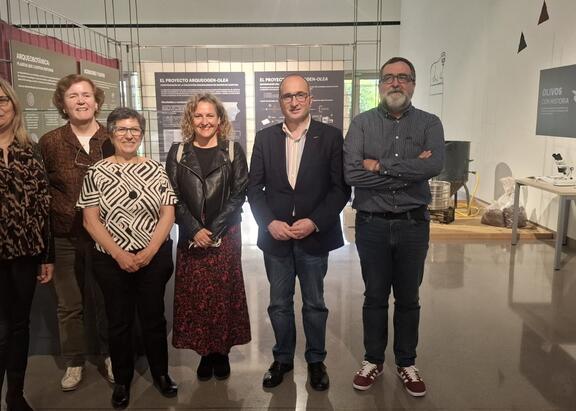 Mª Victoria López, María Oliva Rodríguez, Concepción Choclán, Eva Montes, José Ayala y Juan P. Bellón.