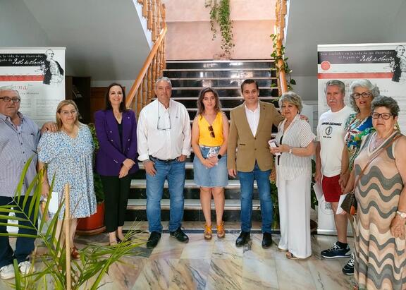 Representantes institucionales, durante el recorrido itinerante de la exposición sobre Pablo de Olavide