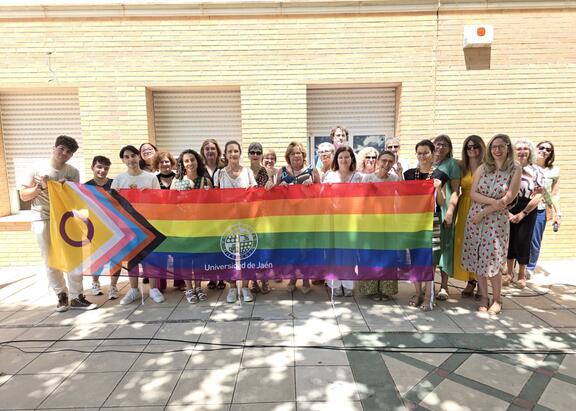 Conmemoración del Día Internacional del Orgullo LGTBIQA+ con la lectura del manifiesto elaborado por la Red de Universidades por la Diversidad, en la UJA