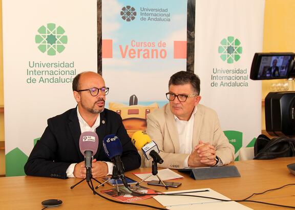 Francisco Roca y José Manuel Castro, en la presentación de los cursos