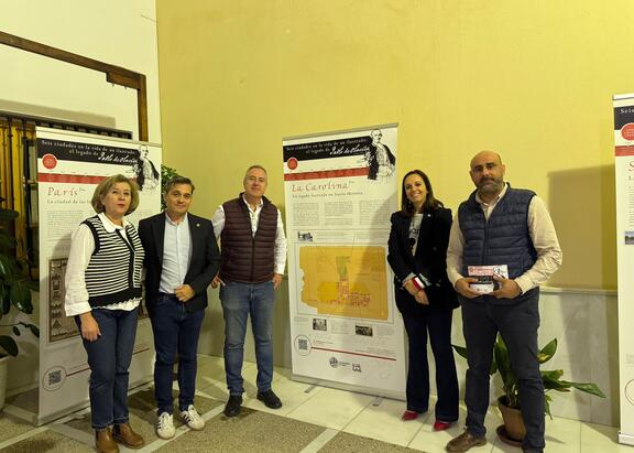 Representantes institucionales, durante la inauguración de la exposición en Guarromán