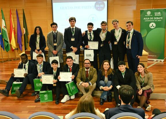 Entrega de reconocimientos, con motivo del VI Torneo Interno ‘Universidad de Jaén’, organizado por el Aula de Debate de la UJA